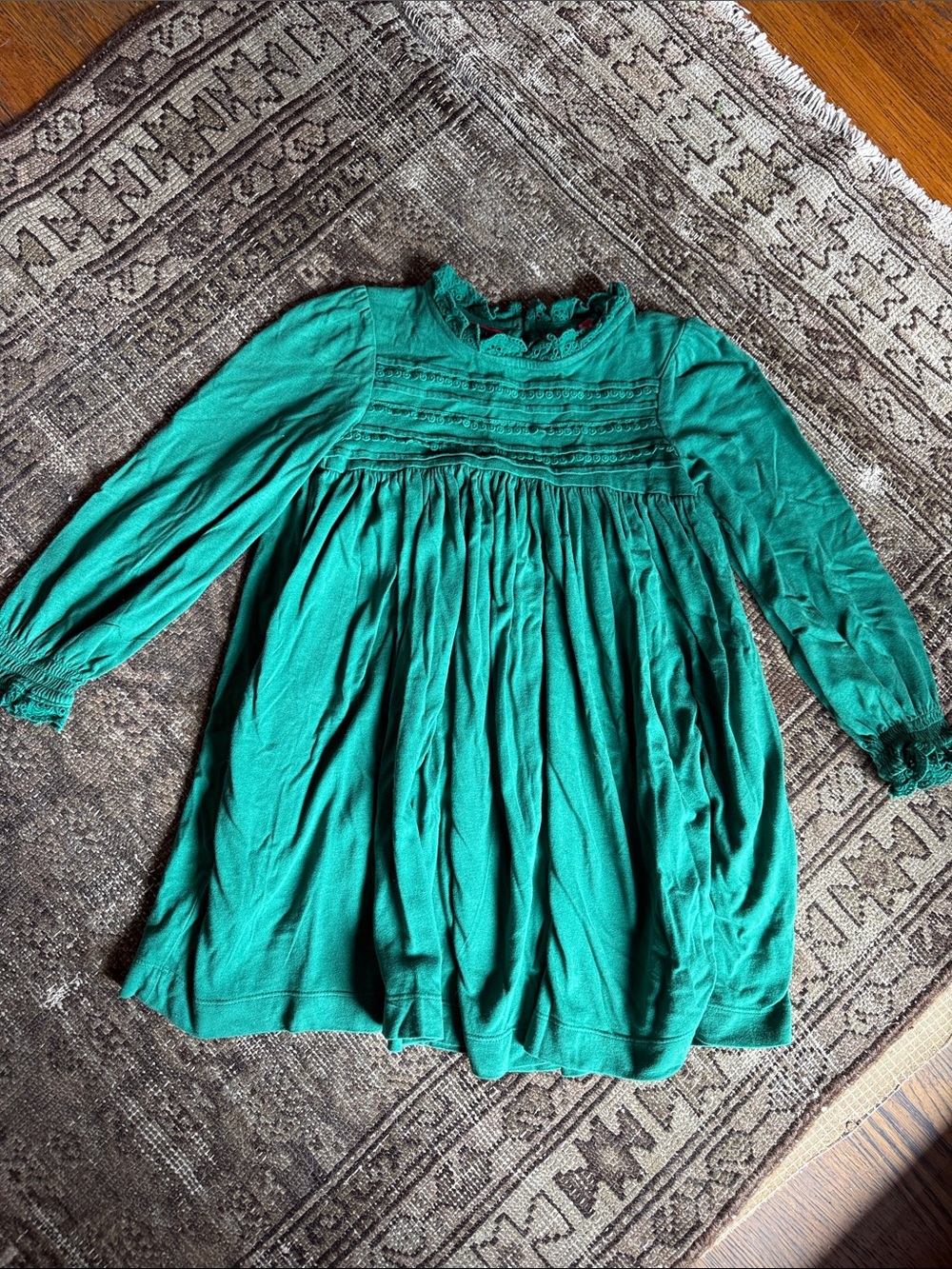 Mini Boden Emerald Green Ruffled Neckline Top 4-5💚